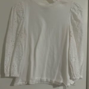 Shirt with cut out flowers on the sleeve